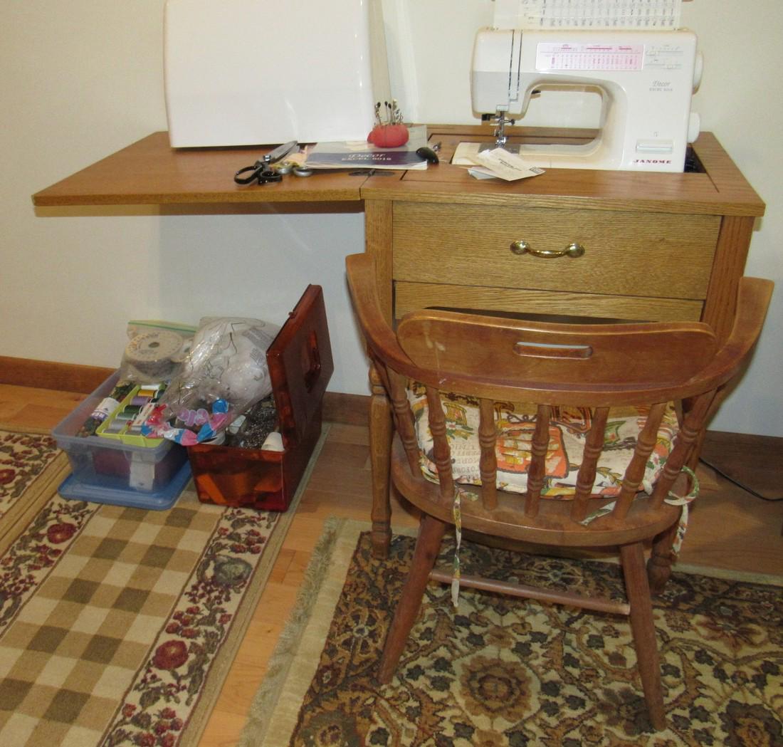 Janome DÃ©cor Excel 5018 Sewing Machine w/ Accessories (1 of 5)