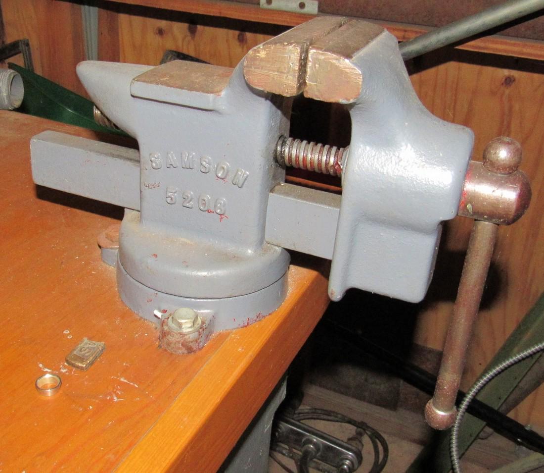 Samson 5208 Swivel Vise with 3 1/2" Jaws (1 of 2)