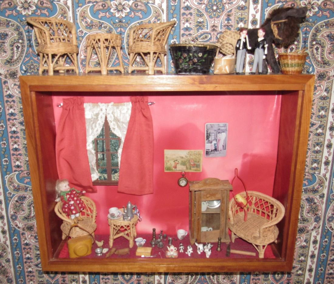 Doll Furniture Miniature Wall Box (1 of 6)