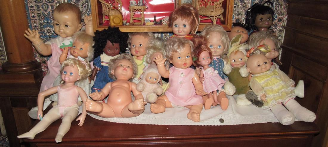17 Vintage Rubber / Vinyl Head Dolls (1 of 4)