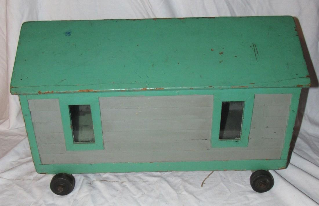 Wooden Barn  Pull Toy (1 of 5)