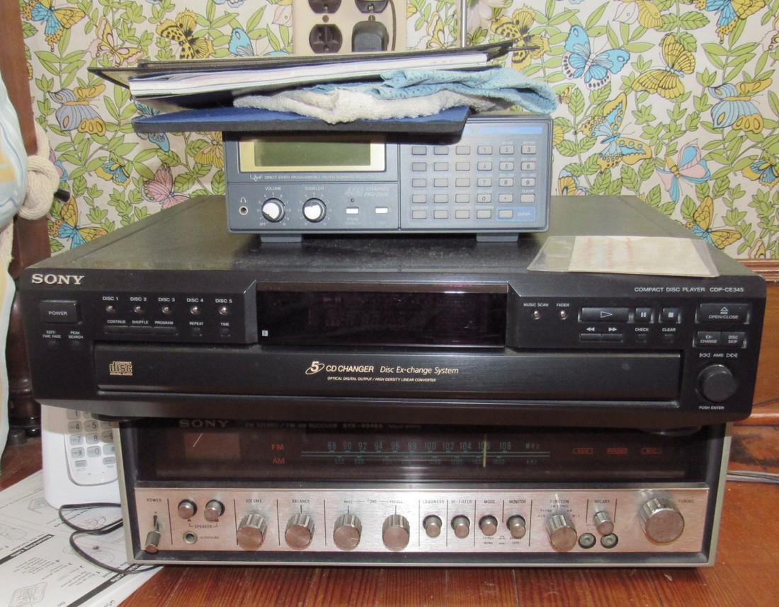 Vintage Sony Stereo Receiver CD Changer & Police (1 of 2)