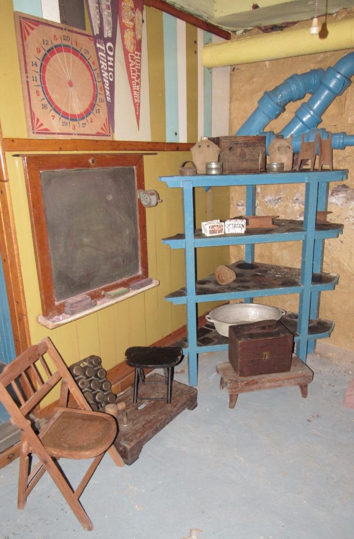 Corner Shelf Chalkboard Pennants Muffin Pan Bench (1 of 7)