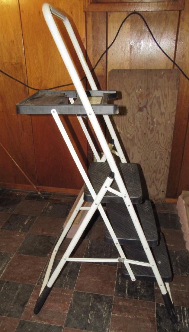 Cosco 3' Step Ladder (1 of 2)