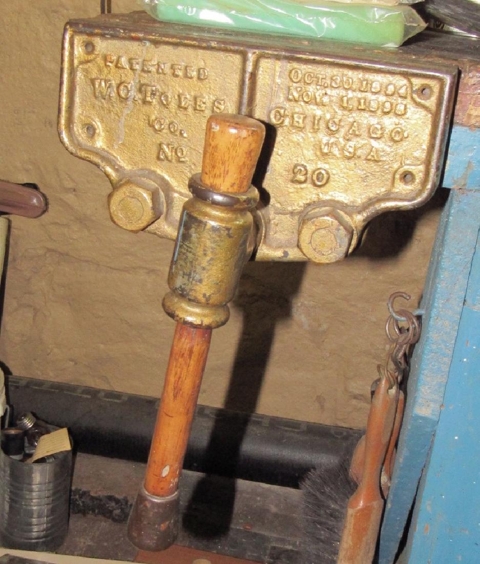 W.C Toles No. 20 Carpenters Vise 10" wide. (1 of 3)