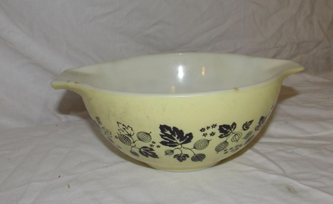 Pyrex 442 1 1/2 Quart Mixing Bowl (1 of 1)