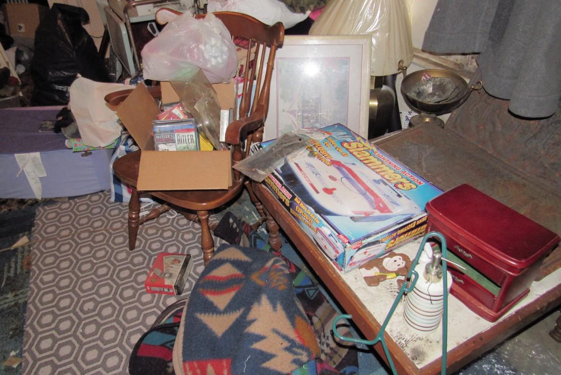 Front Room Partial Contents Diggers Delight ! (1 of 8)