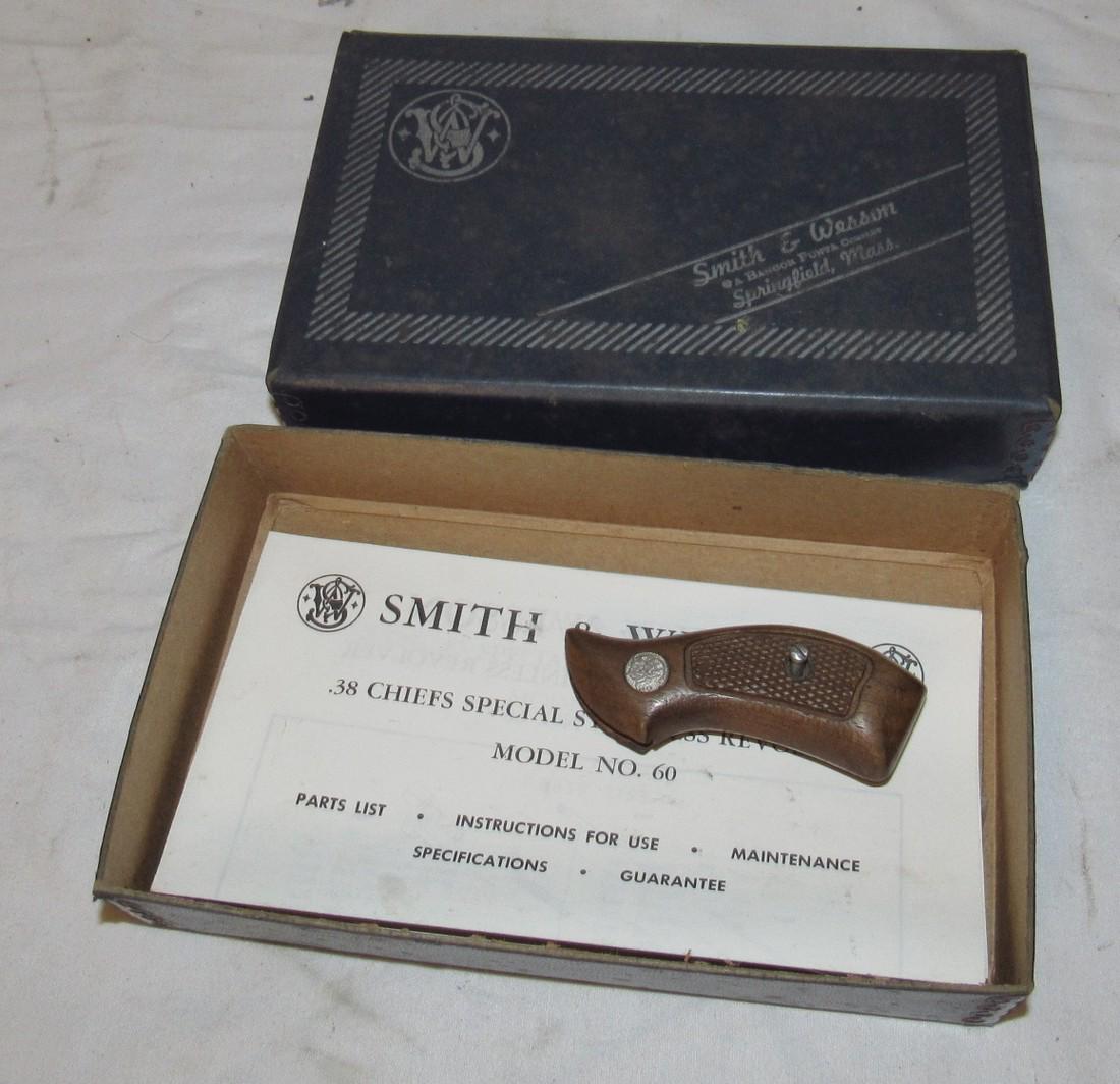 Smith & Wesson Pistol Grip & Box: Getting all pictured