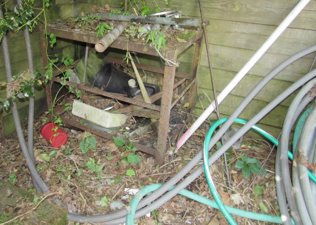 Tonka Trucks Scrap Iron Copper Hoses Garden Tools Stand (1 of 4)