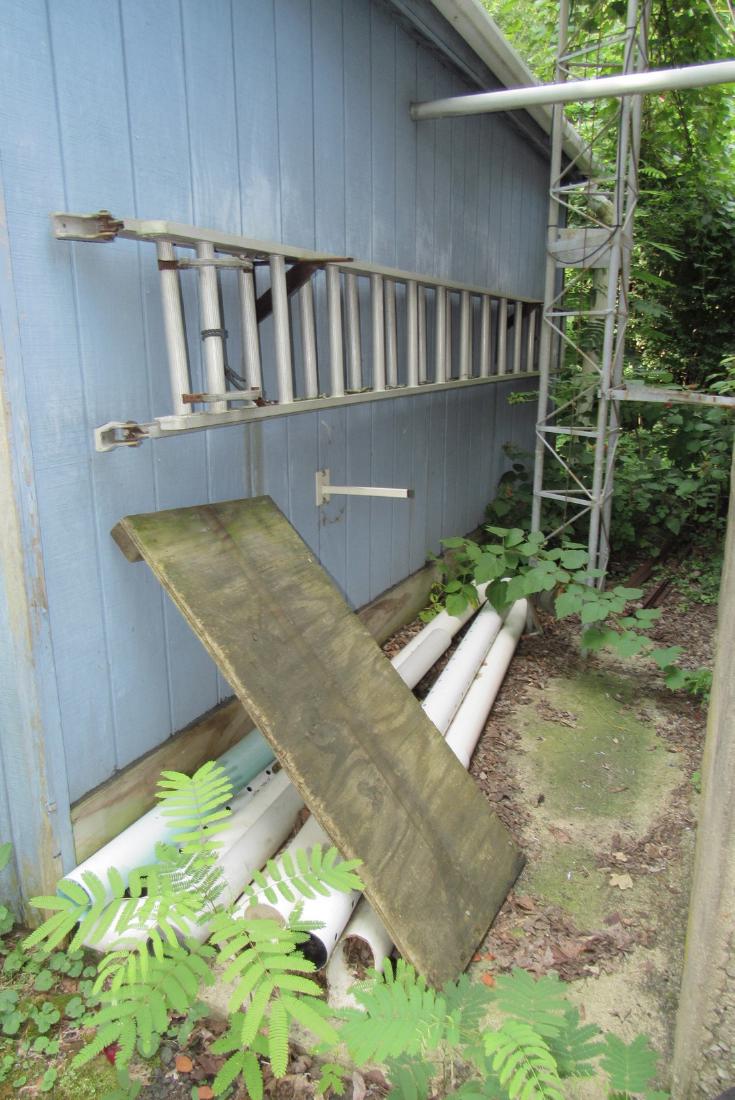 28' Aluminum Extension Ladder & PVC Pipe (1 of 3)