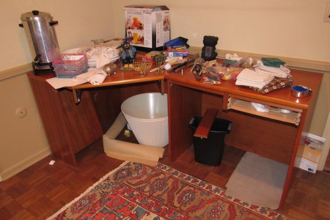 Cuisinart Juicer Perculator Misc Desk Contents (1 of 5)