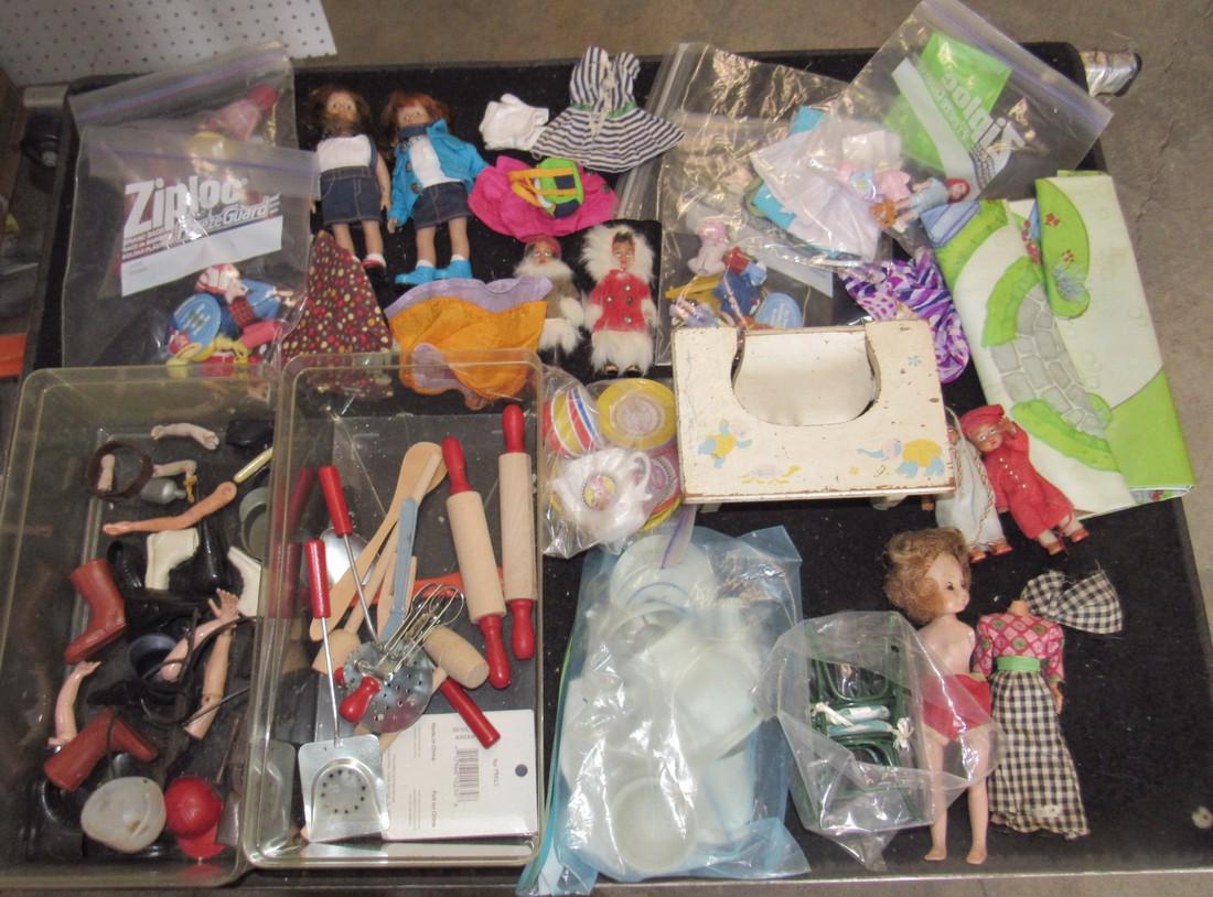Vintage Dolls Clothes Shoes Accessories (1 of 5)