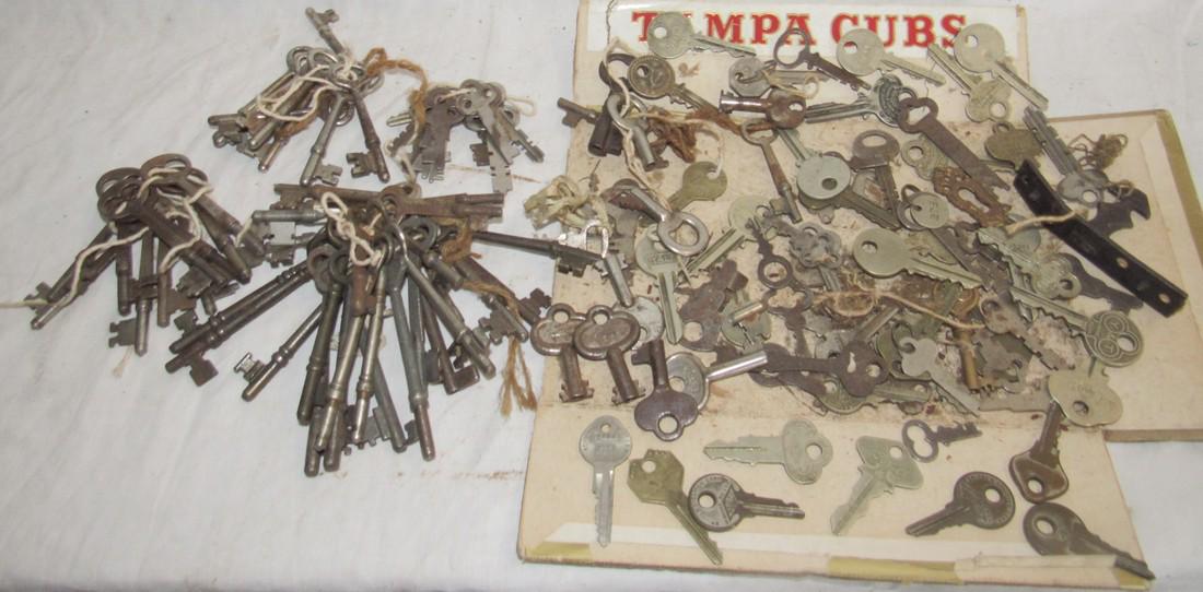 Antique & Vintage Skeleton Keys: Getting all pictured