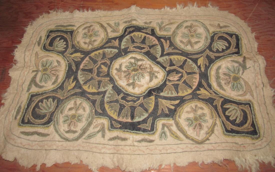 Throw Rug: Approx. 23" x 35"