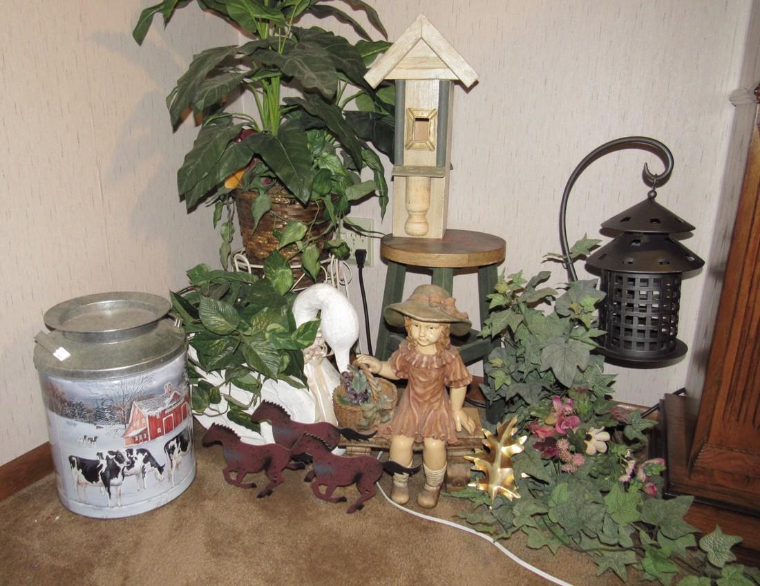 Birdhouse Candle Holder Chicken Stool Paper Mache Swan (1 of 2)