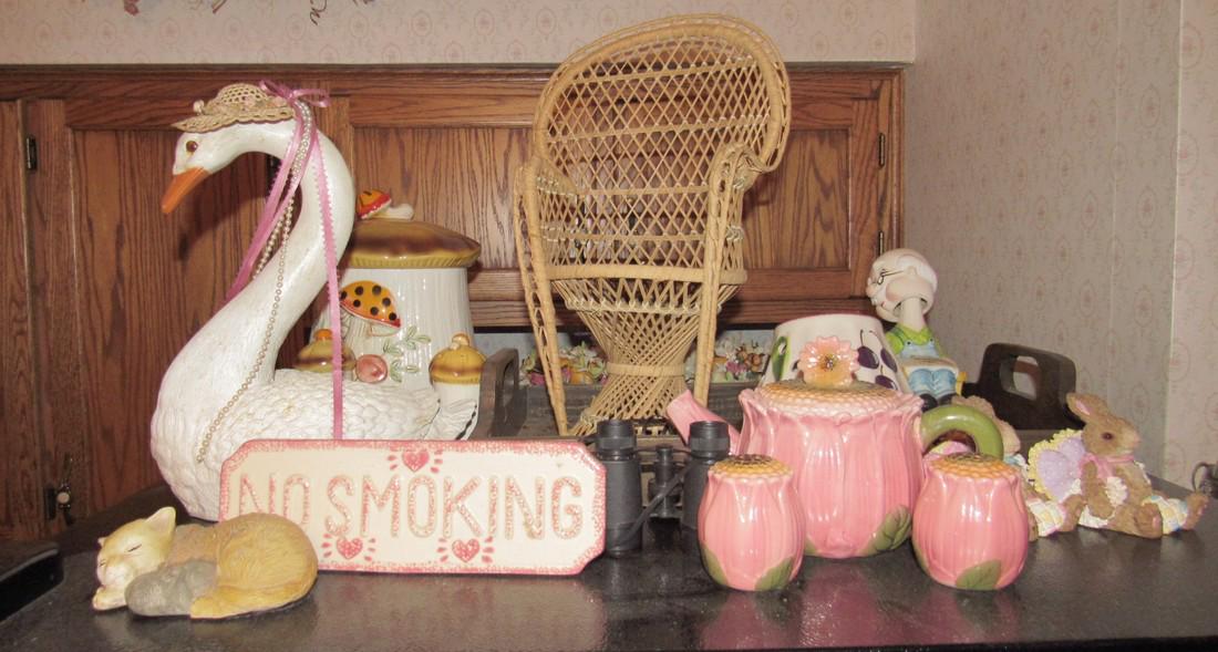 Canister Teapot Knick Knacks & Misc Wall DÃ©cor (1 of 7)