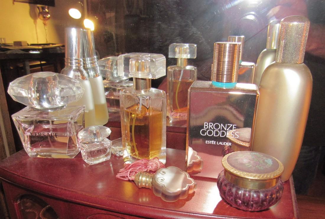 Versace Estee Bronze Goddess Cinnabar Perfume: Getting all pictured