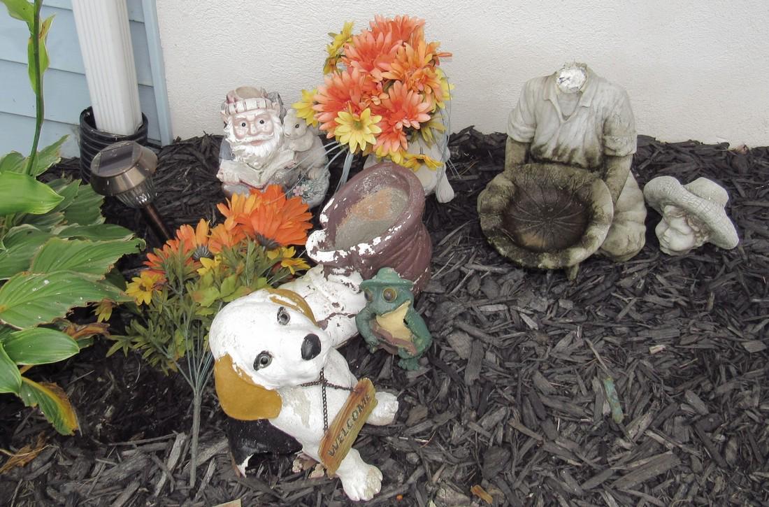Outdoor Yard Ornaments As Is (1 of 3)