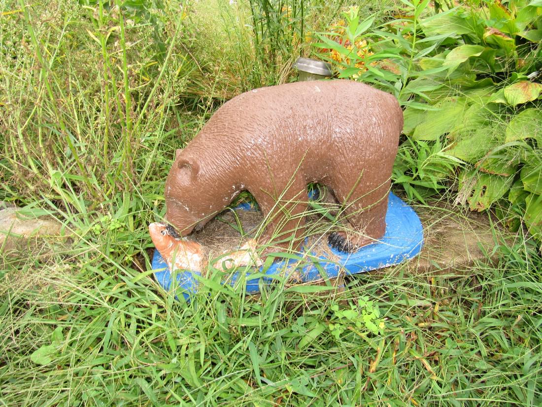 Concrete Bear & Fish Outdoor Statue Yard DÃ©cor (1 of 2)