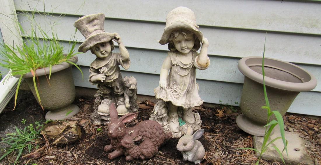 Resin Statues Rabbits & Plastic Planters (1 of 1)