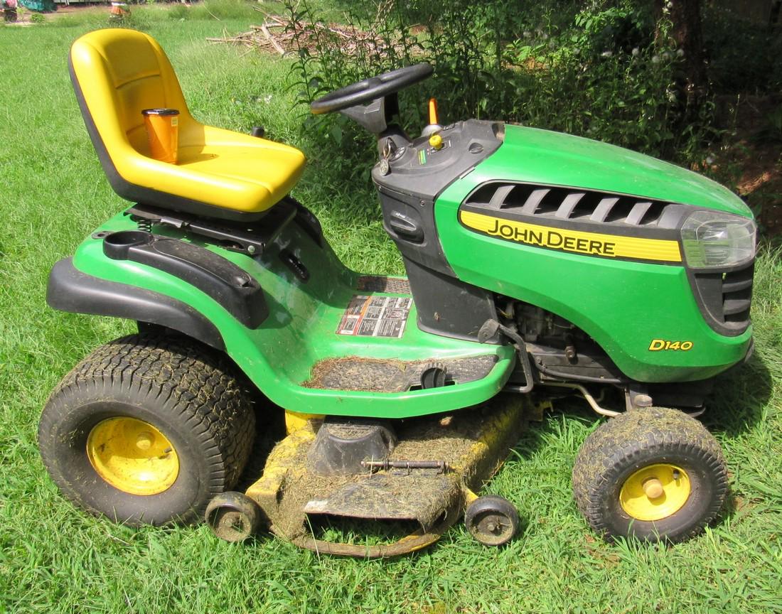 John Deere D140 Garden Tractor w/ 48" cut & 22hp