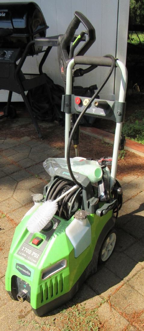 Greenworks 1700 PSI Pressure Washer (1 of 3)