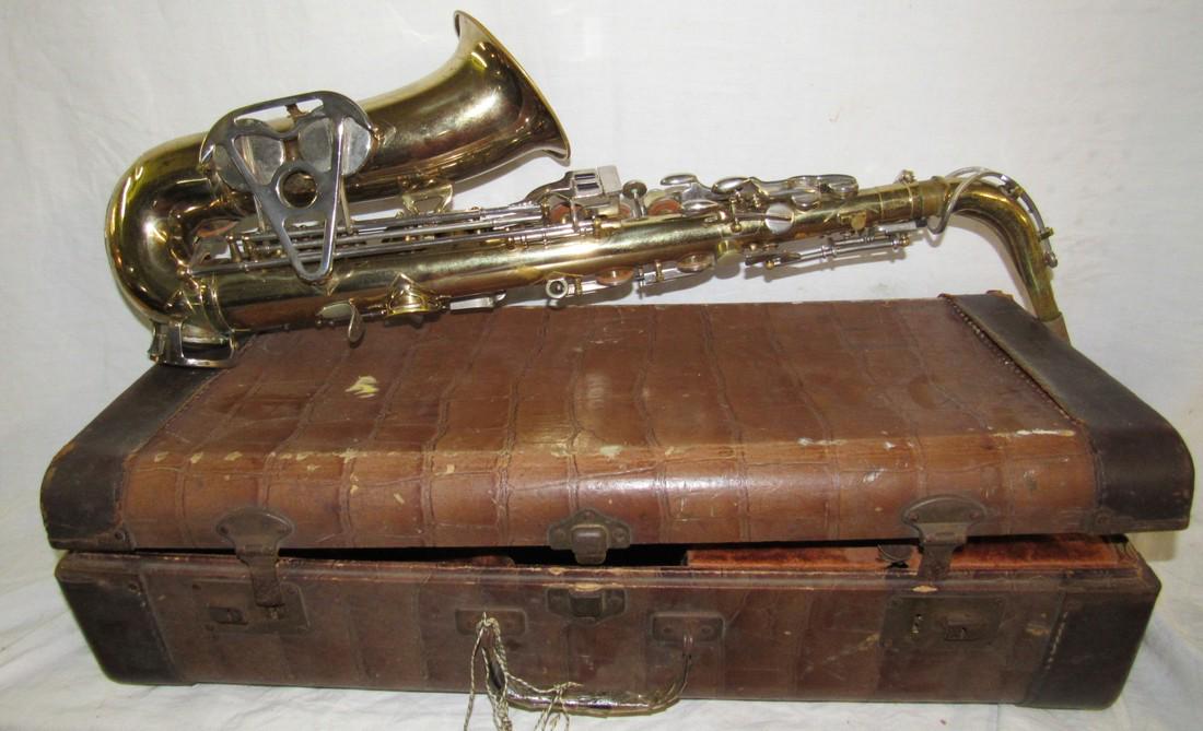 King 613 Saxophone with Case (1 of 10)