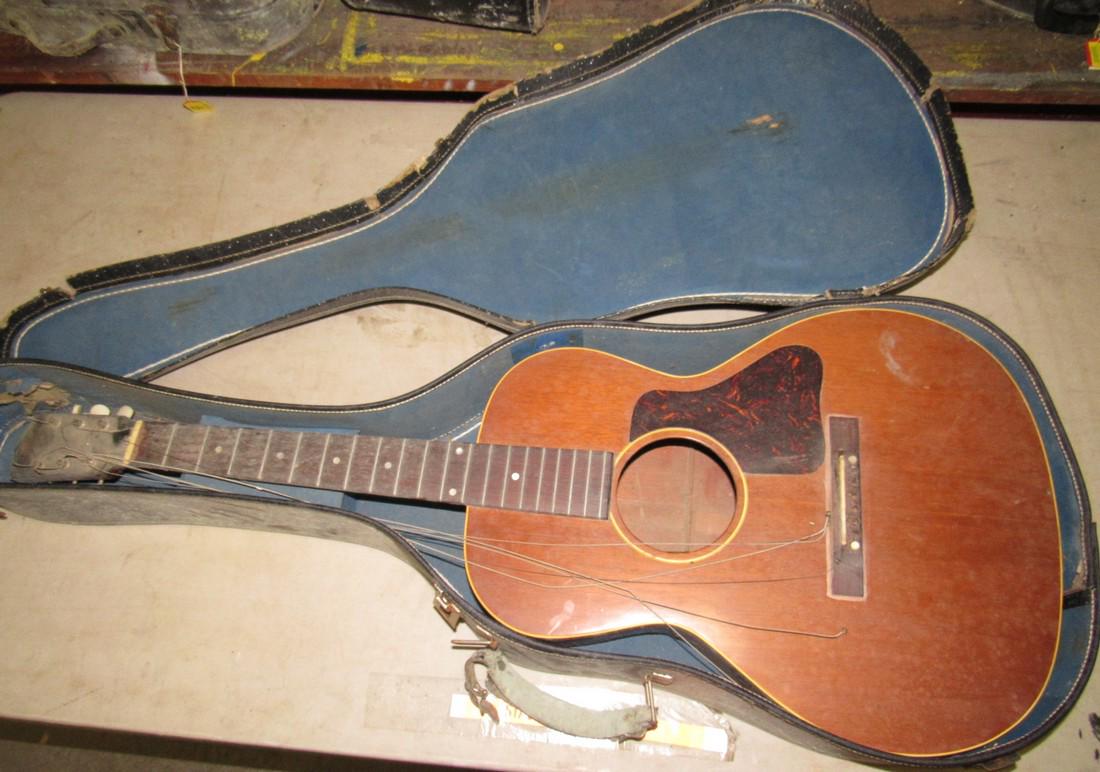 Vintage Gibson Acoustic Guitar (1 of 7)