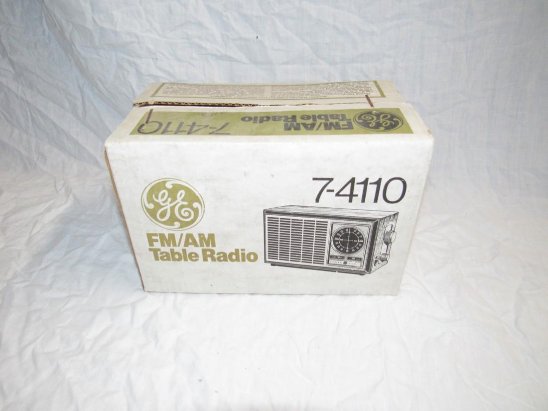 Vintage GE 7-4110 AM/FM Radio New in Box (1 of 2)