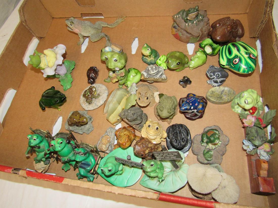 Lot of Vintage Frog Knick Knack Figures (1 of 2)