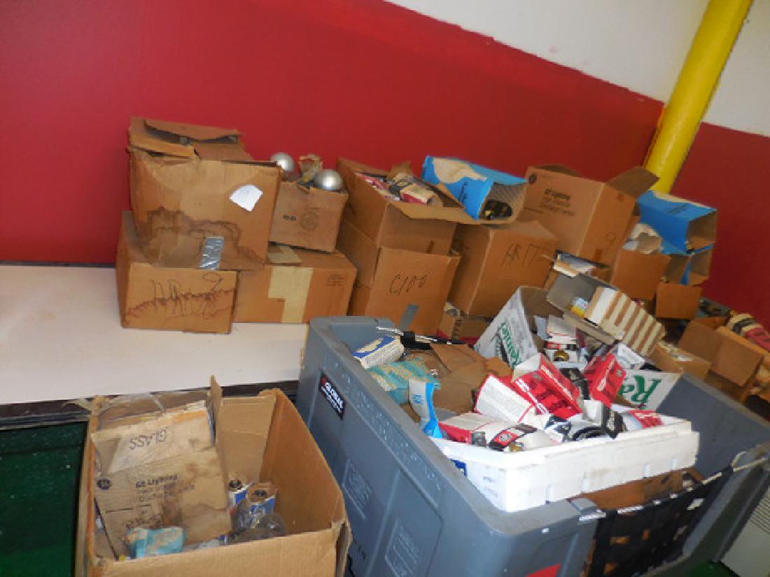 Large Light Bulb Lot (1 of 5)