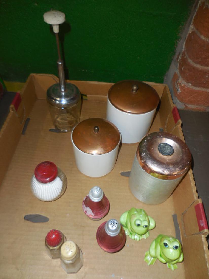 Shakers, Canisters (1 of 1)