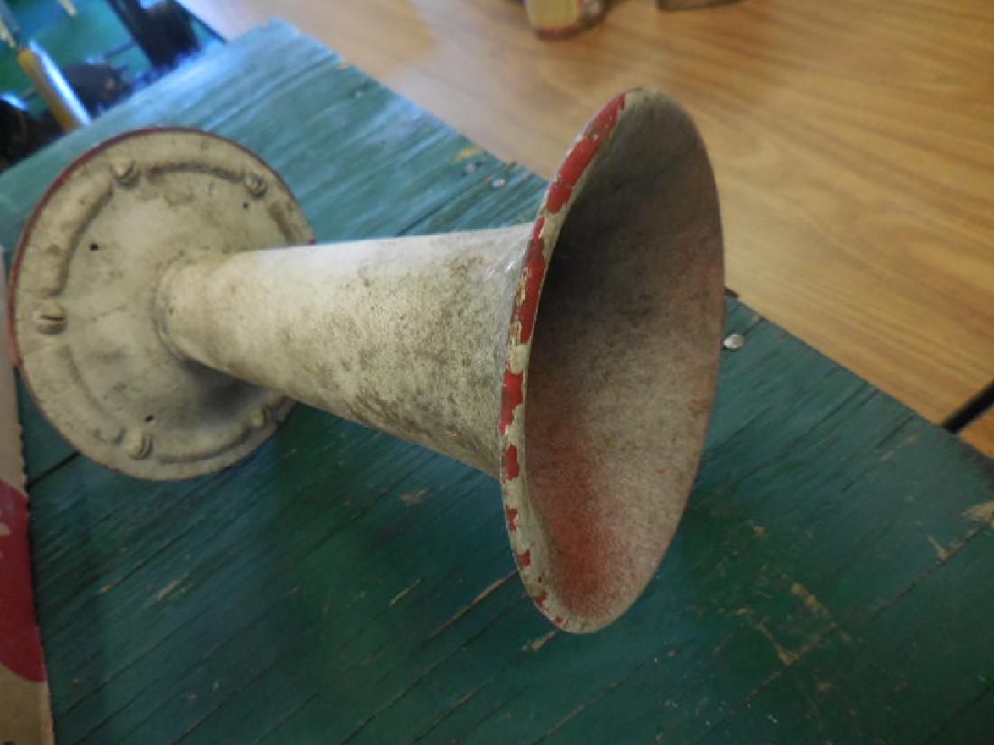 Antique Horn Speaker: 7"