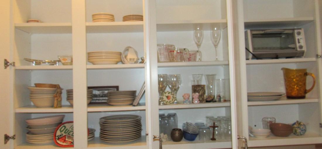 Autumn Collection Dishes Glassware Kitchen Cabinet (1 of 9)