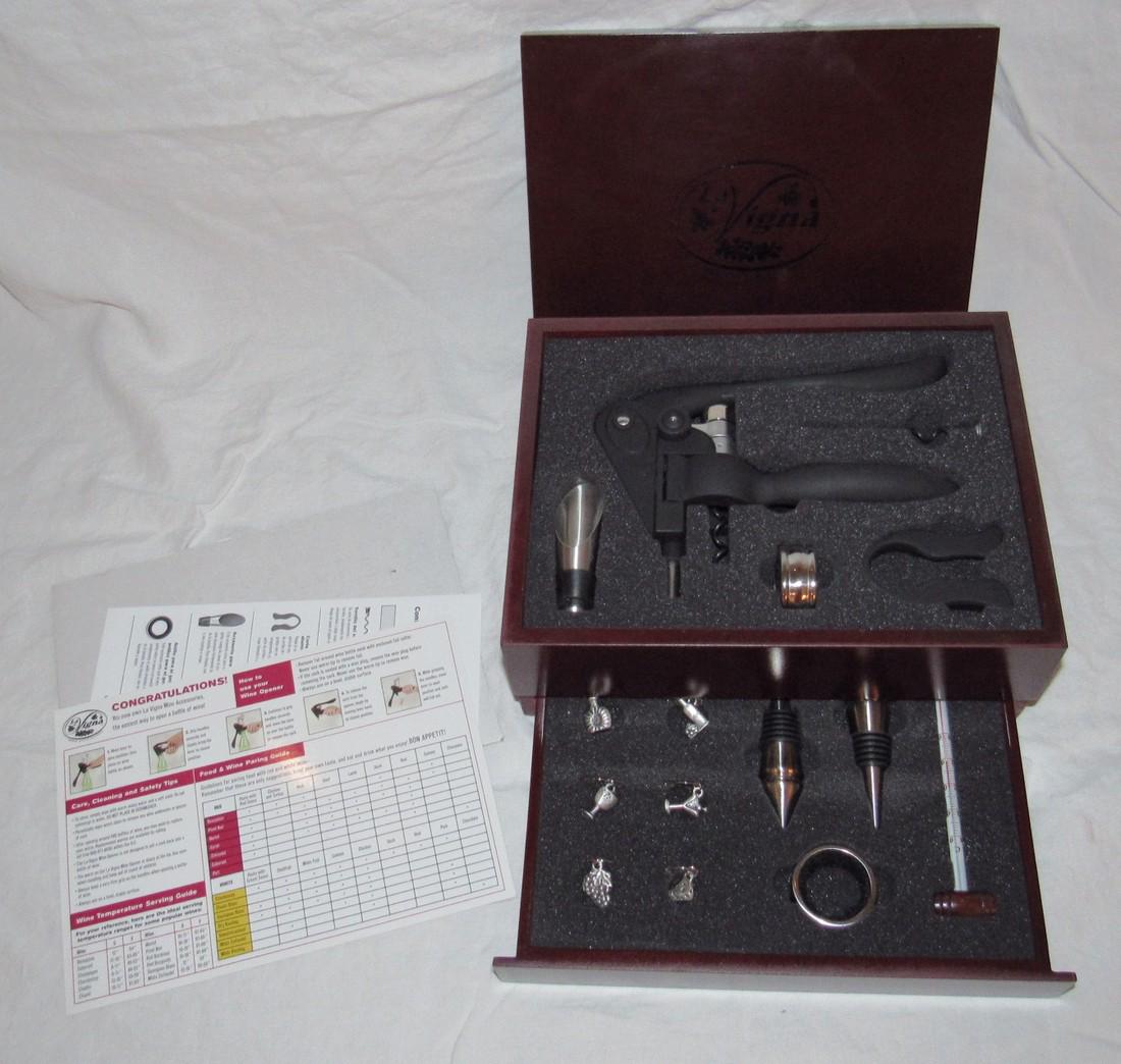 LaVigna Wine Accessories with Box: Getting all pictured in box