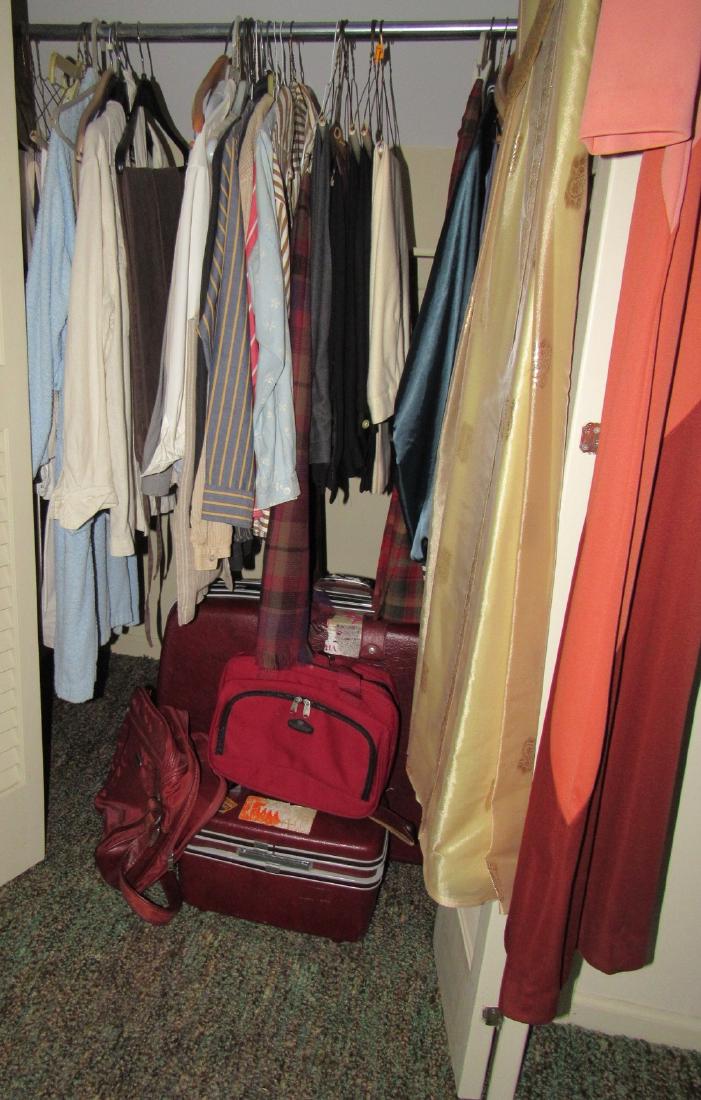 Womens Dresses & Misc Clothing Closet Contents (1 of 8)