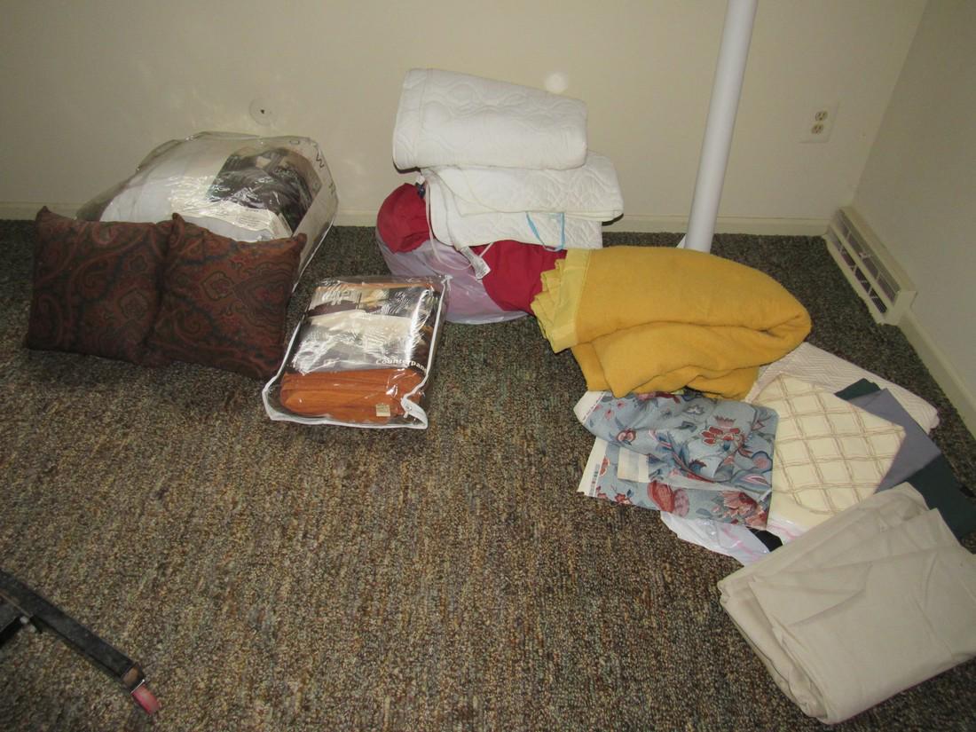 Sheets Comforters Blankets (1 of 4)