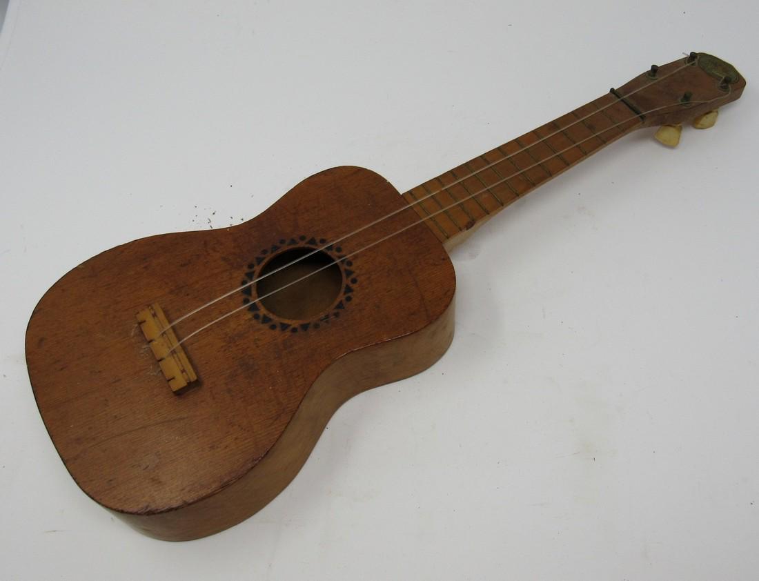 Vintage Regal Ukulele (1 of 6)