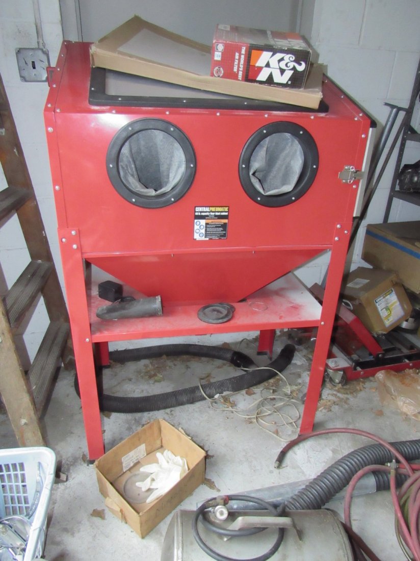 Central Pneumatic 40lb Cap. Floor Sand Blast Cabinet (1 of 2)