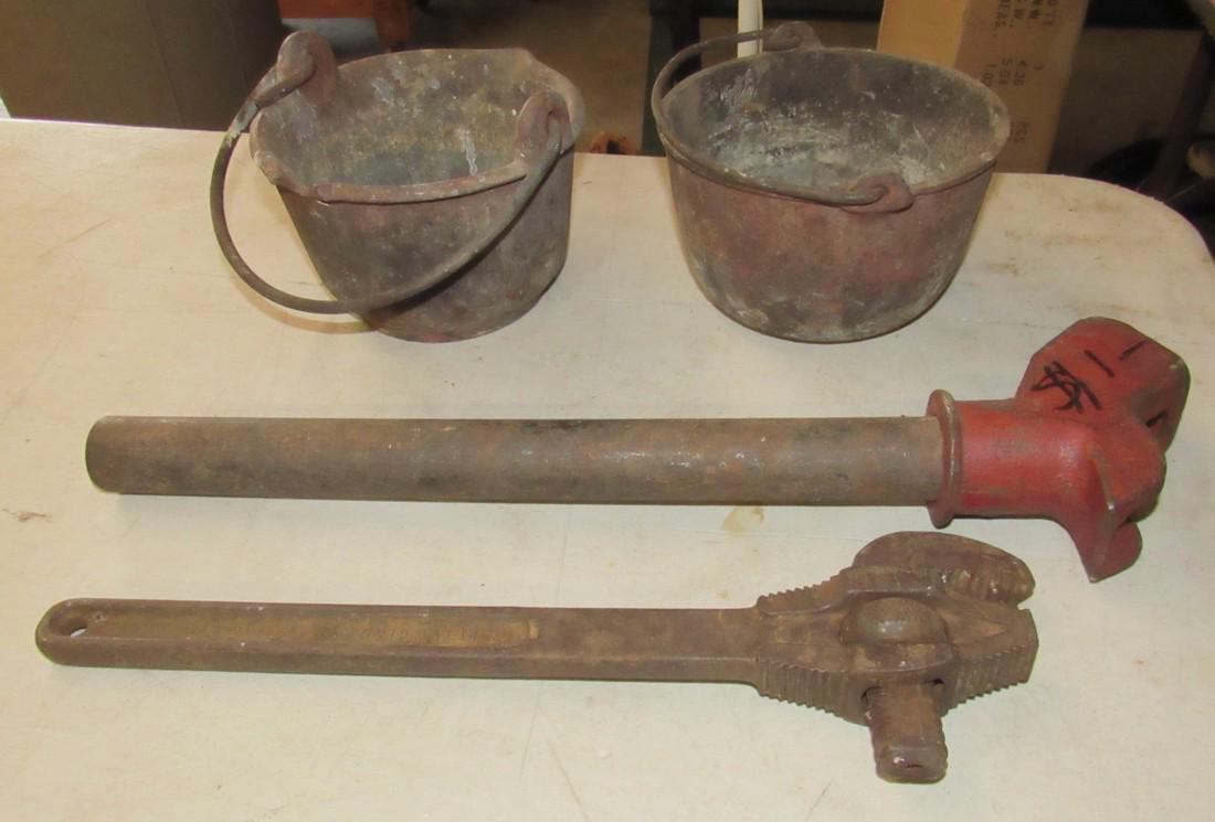 2 Cast Iron Lead Pots Pipe Bender & Wrench (1 of 2)