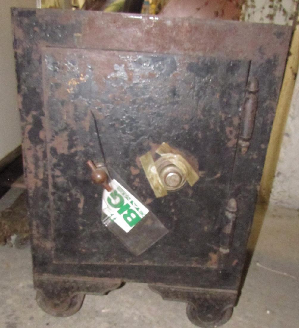Antique Safe (1 of 7)