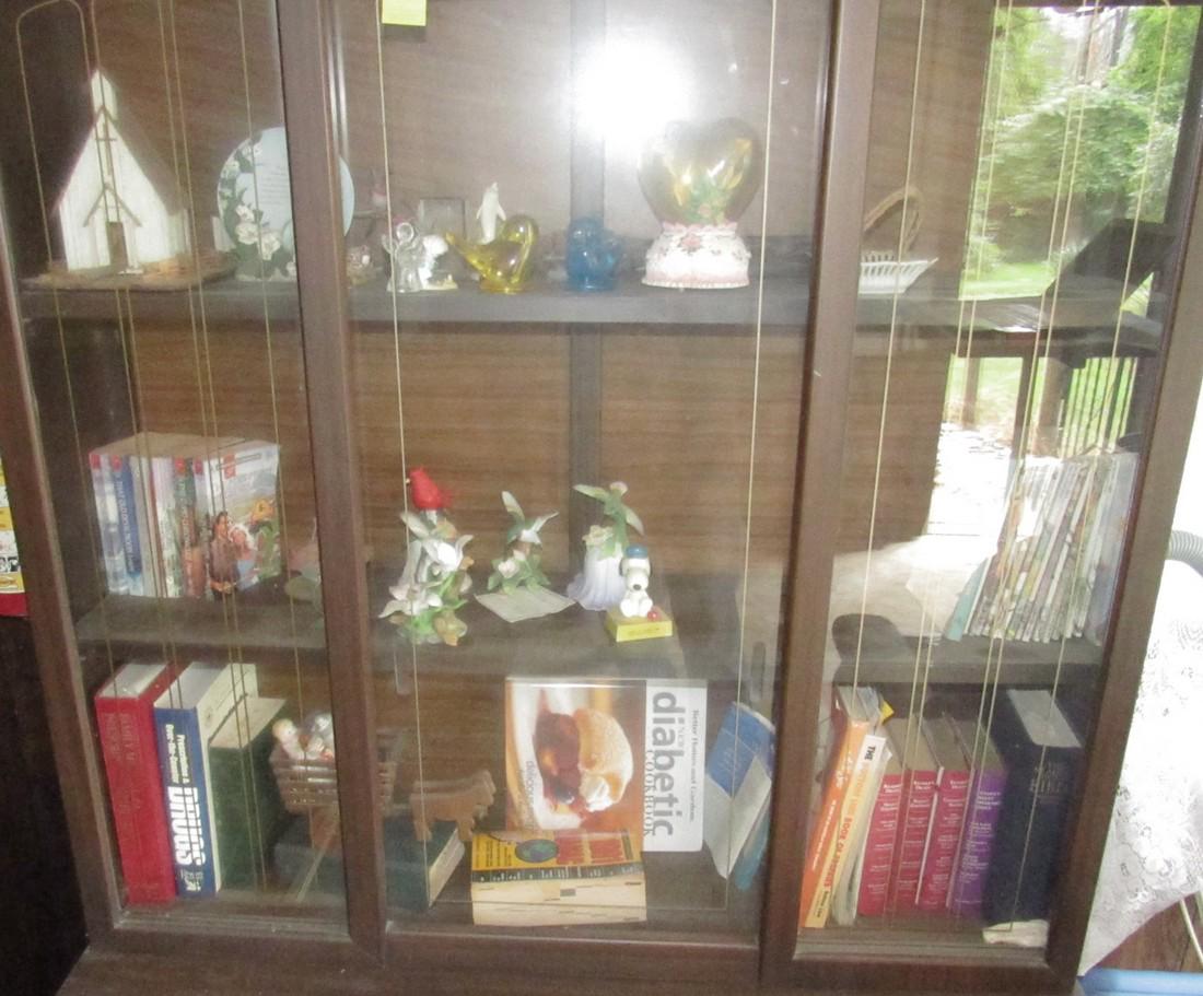 Contents of China: Lot includes everything in china. Does not include items ( Pyrex) that is on top