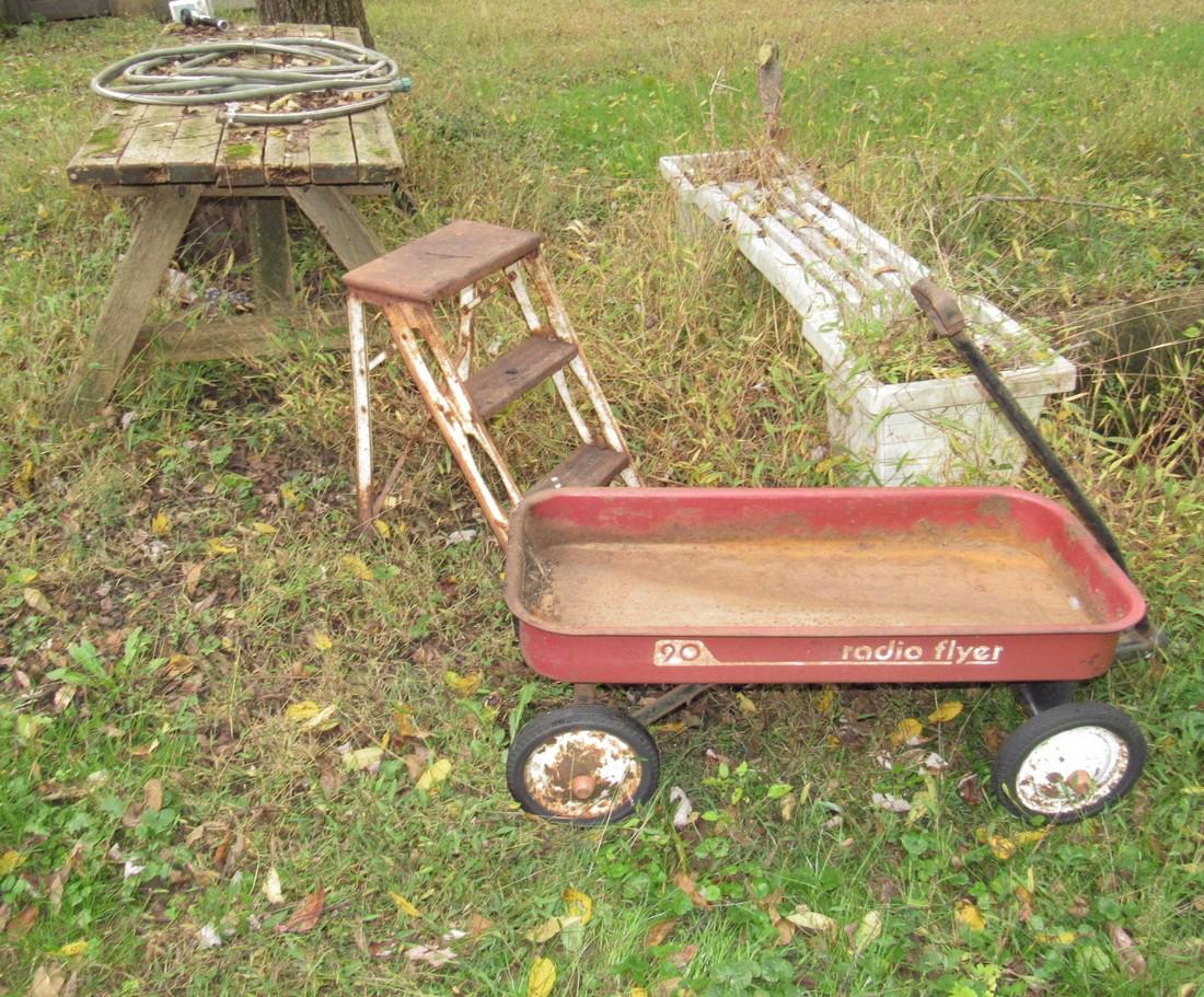 Radio Flyer Wagon Step Stool Resin Bench Planter (1 of 4)