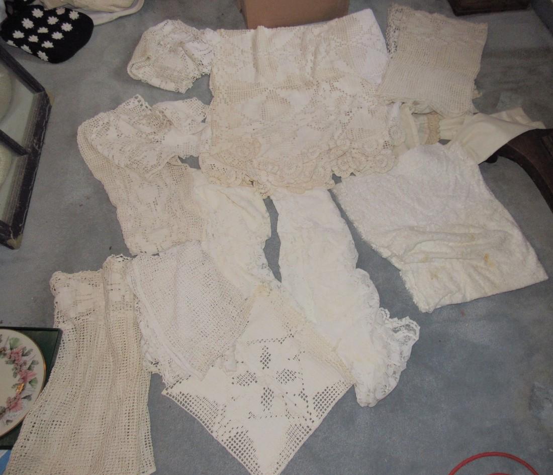 Doilies Table Clothes Linens (1 of 2)