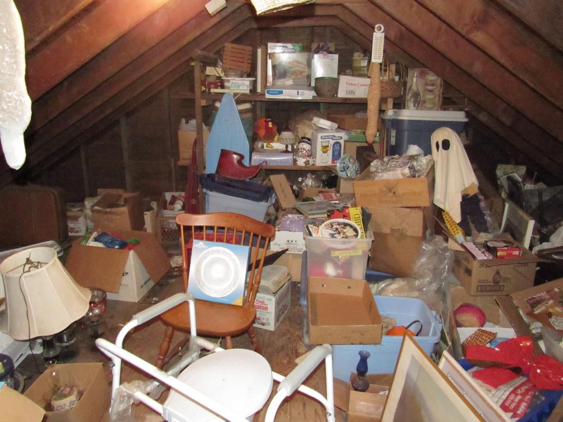 LARGE ATTIC CONTENTS LOT !! (1 of 12)
