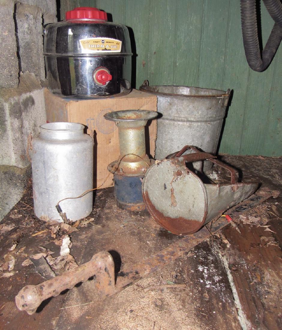 Galvanized Pail Feed Scoop Horn Slate Tool Cream Can (1 of 2)