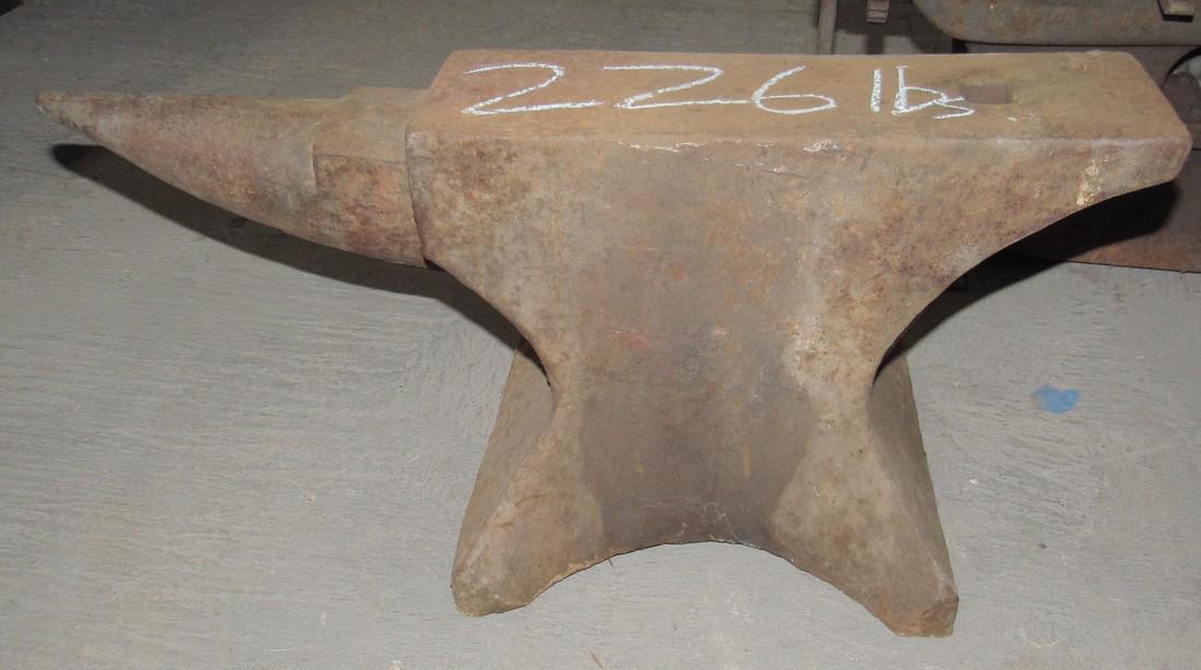 226 Pound Antique Anvil (1 of 5)