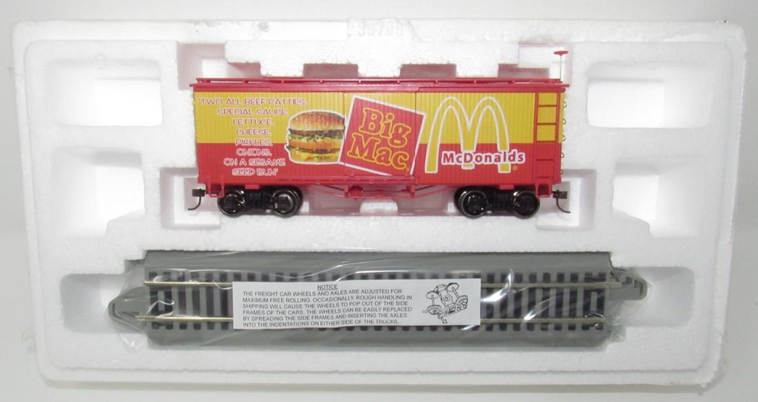 Bachmann McDonalds Big Mac Box Car Train HO Scale (1 of 1)