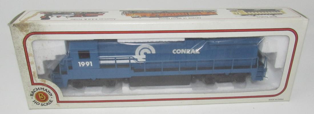 Bachmann Conrail HO Scale Diesel Locomotive Train (1 of 1)