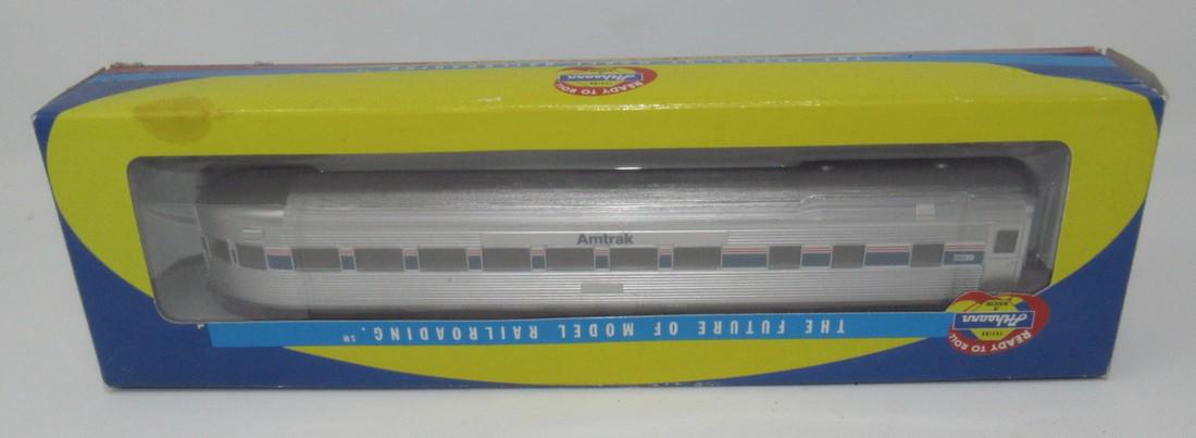 Athearn Amtrak Streamlined Observation Train Car (1 of 2)